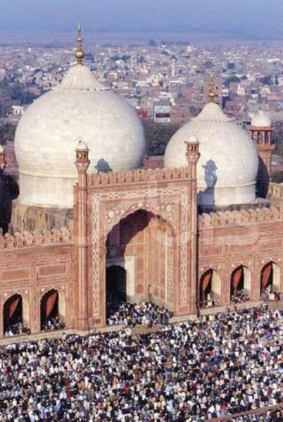 File:Eid Prayers at the Badshahi Mosque.jpeg